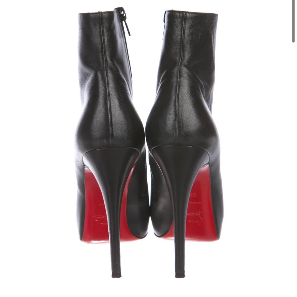 CHRISTIAN LOUBOUTIN
Leather Ankle Boots
Size: 8.5 | IT 38.5